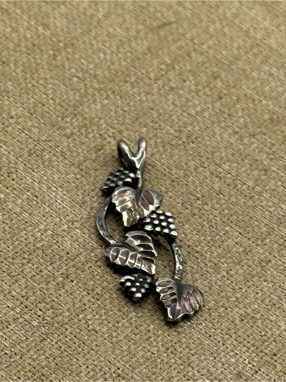 Sterling Silver Grape Vine Pendant in Silver